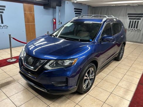 Used 2019 Nissan Rogue SV w/ Premium Package image 1