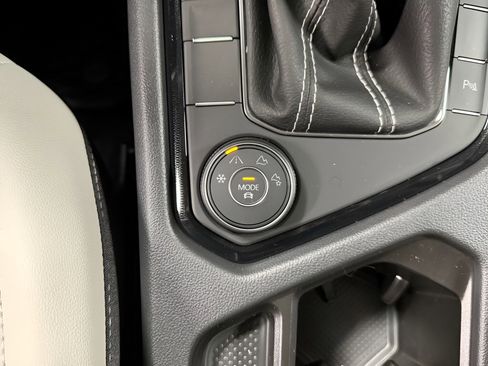 Used 2025 Volkswagen Taos SE image 26