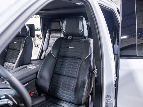 Used 2026 Cadillac Escalade V w/ LPO, ONYX Package AWD/4WD image 38
