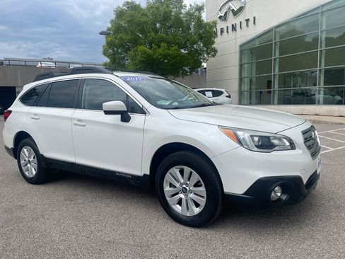 Used 2017 Subaru Outback 2.5i Premium AWD/4WD image 1