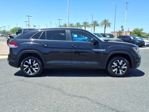 Certified 2023 Volkswagen Atlas Cross Sport SE FWD image 8