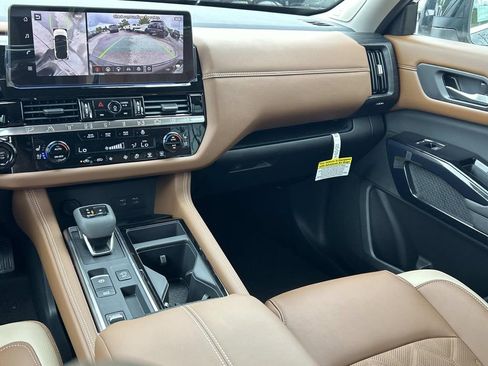 New 2026 Nissan Pathfinder Platinum w/ Lighting Package FWD image 24