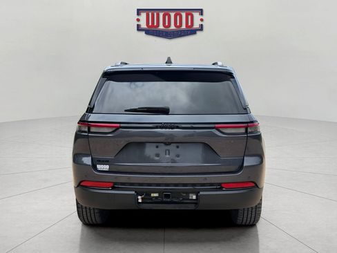 Used 2024 Jeep Grand Cherokee Altitude AWD/4WD image 3