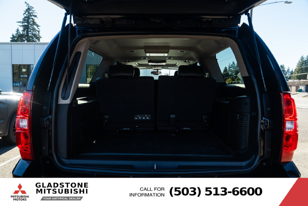 Used 2012 Chevrolet Suburban LT w/ Luxury Package AWD/4WD image 8