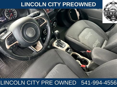 Used 2017 Jeep Renegade Latitude image 6