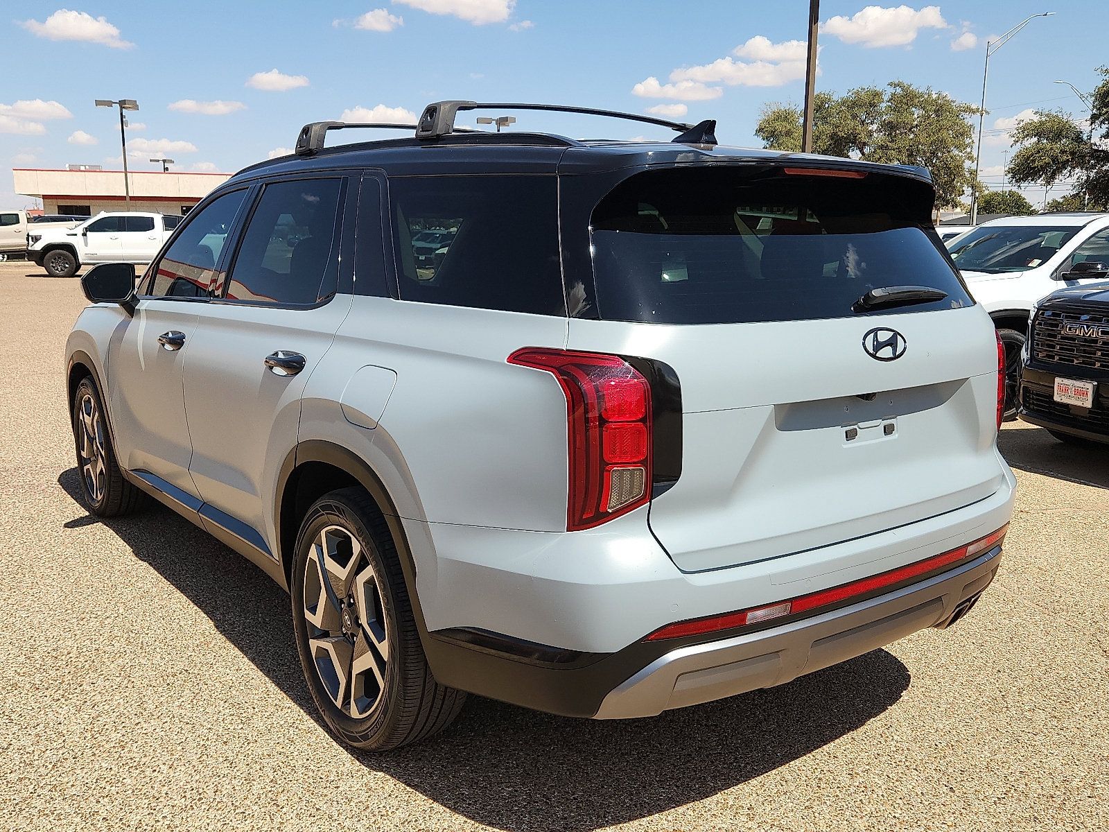 Used 2025 Hyundai Palisade Limited FWD image 3