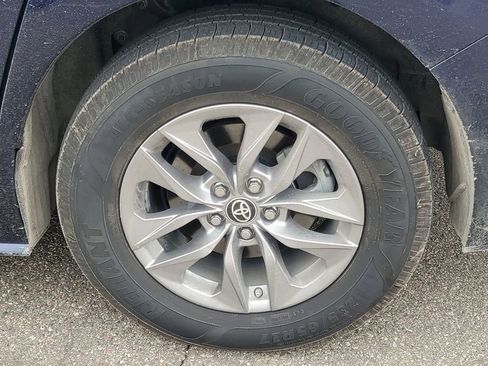 Used 2023 Toyota Sienna LE image 5