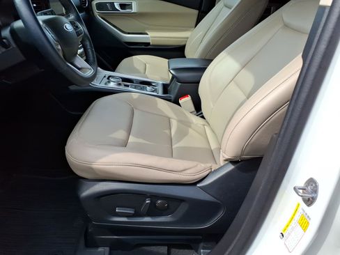 Used 2023 Ford Explorer XLT w/ Equipment Group 202A AWD/4WD image 14