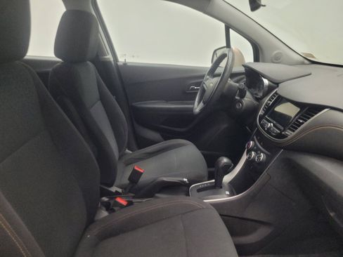 Used 2018 Chevrolet Trax LS AWD/4WD image 21