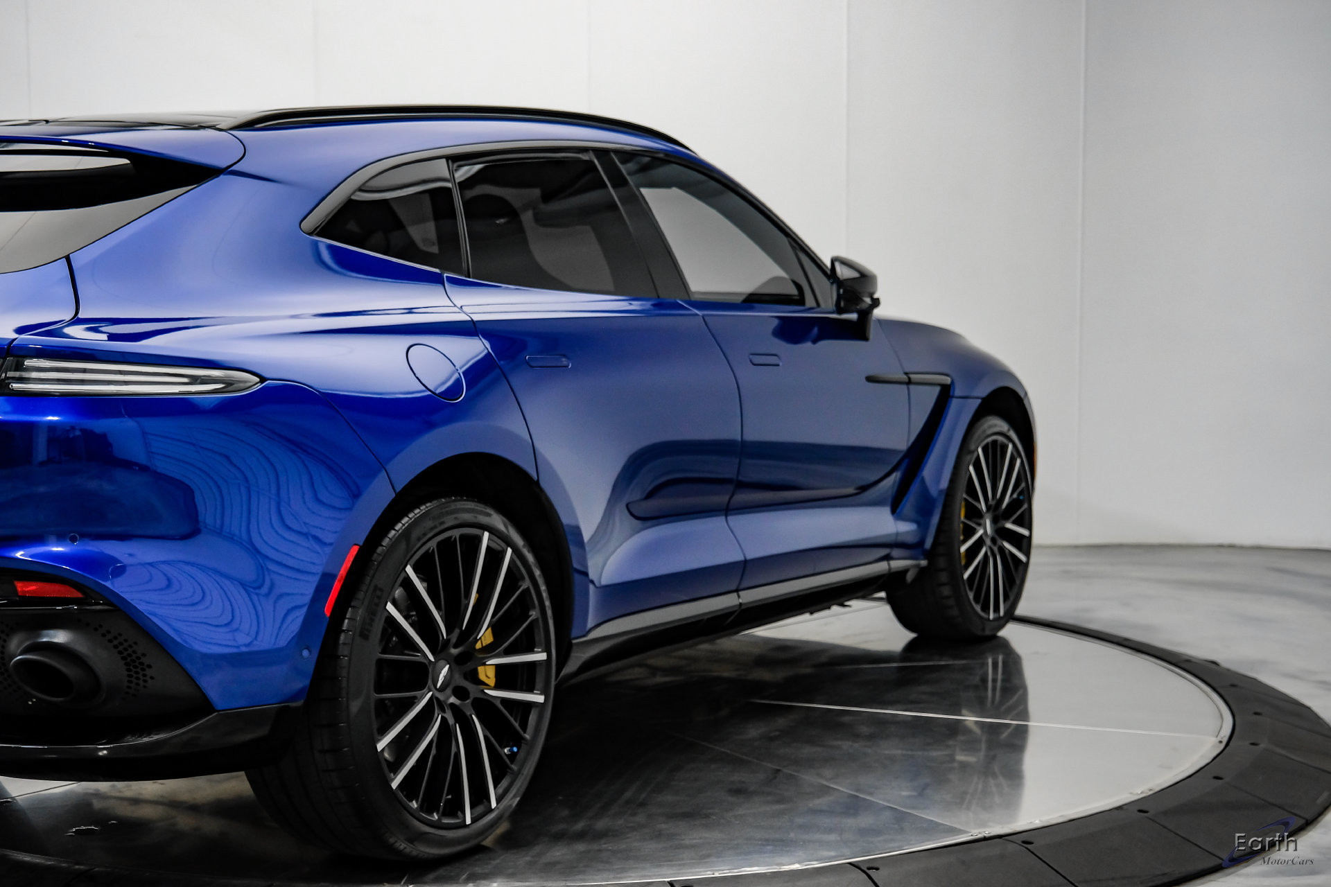 Used 2023 Aston Martin DBX AWD/4WD image 15