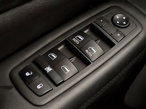 Used 2021 Jeep Grand Cherokee Laredo X image 26