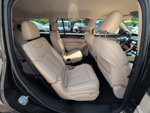 Certified 2022 Jeep Grand Cherokee L Limited image 17