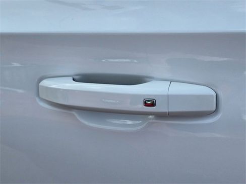 Used 2024 GMC Yukon AT4 w/ Technology Package image 8