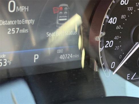 Certified 2023 Toyota Highlander XLE image 9