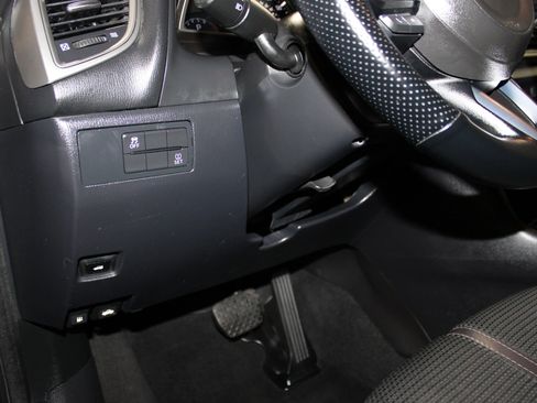 Used 2018 MAZDA MAZDA3 Sport w/ Preferred Equipment Package FWD image 24