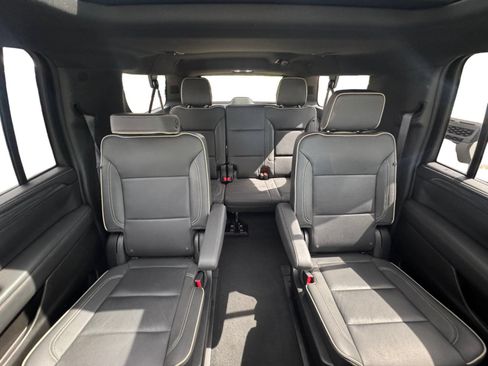 Used 2024 GMC Yukon XL SLT w/ SLT Luxury Package AWD/4WD image 18