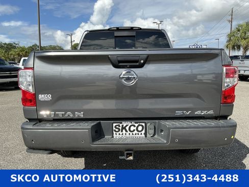 Used 2021 Nissan Titan SV w/ SV Convenience Package AWD/4WD image 4