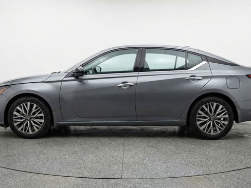Used 2025 Nissan Altima 2.5 SV image 5