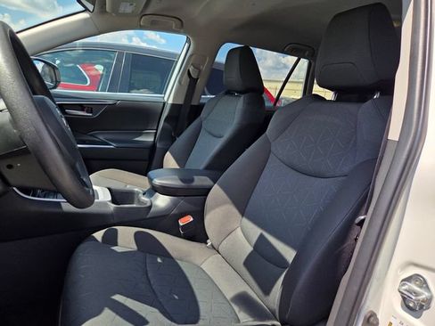 Used 2025 Toyota RAV4 XLE FWD image 7
