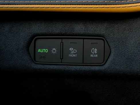 Used 2025 Lamborghini Revuelto image 30