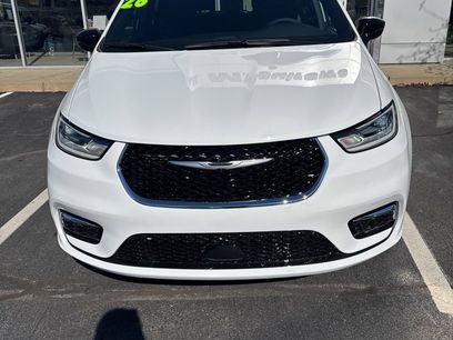 New 2026 Chrysler Pacifica Select