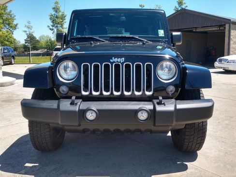 Used 2016 Jeep Wrangler Unlimited Sahara AWD/4WD image 10