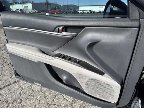 Used 2022 Toyota Camry XLE image 7