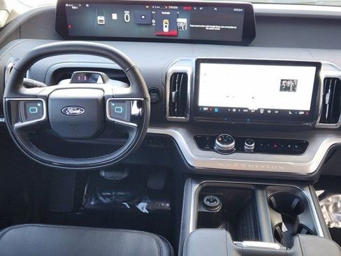 Used 2025 Ford Expedition Max Platinum image 28
