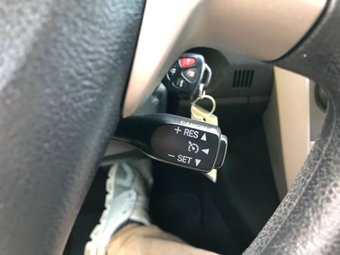 Used 2013 Toyota Corolla LE FWD image 19