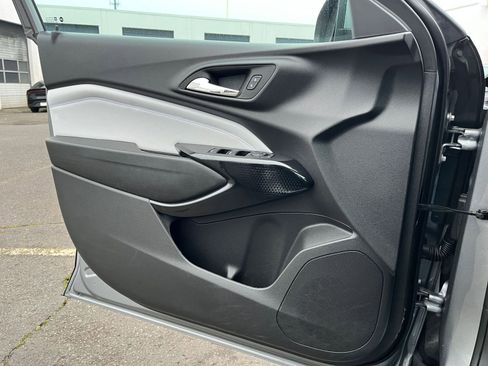 Used 2025 Chevrolet Trax LT image 20