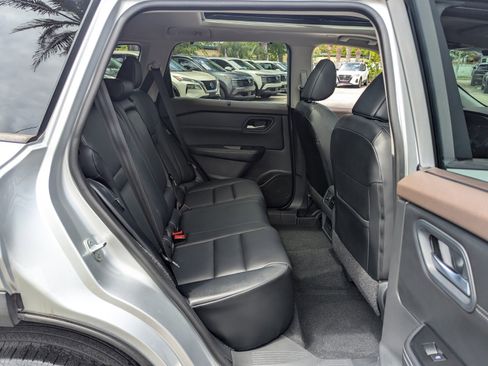 Certified 2023 Nissan Rogue SV w/ SV Premium B Package FWD image 19