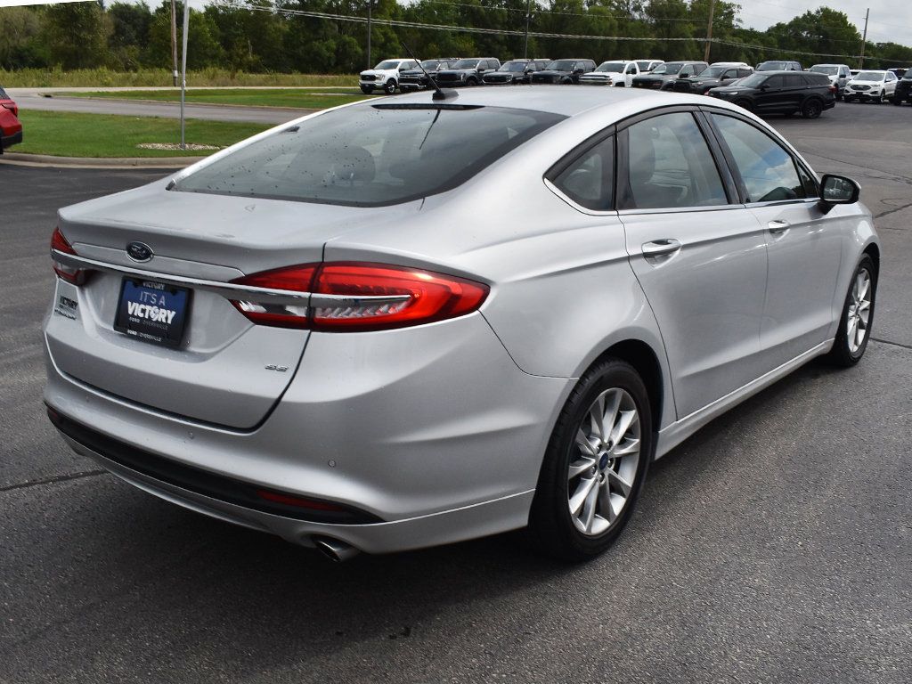 Used 2017 Ford Fusion SE w/ Fusion SE Technology Package FWD image 14
