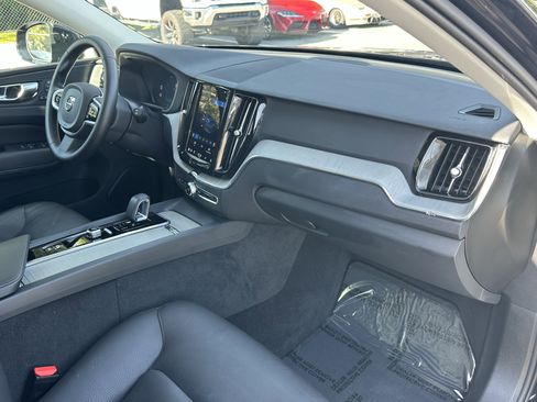 Used 2025 Volvo XC60 B5 Plus image 37