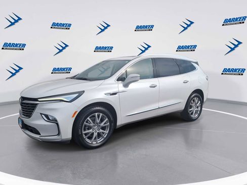 Used 2023 Buick Enclave Essence w/ Experience Buick Package image 4