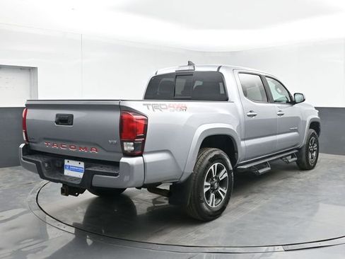 Used 2019 Toyota Tacoma TRD Sport AWD/4WD image 10