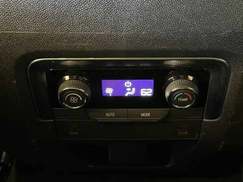 Used 2025 Chevrolet Suburban Z71 AWD/4WD image 16