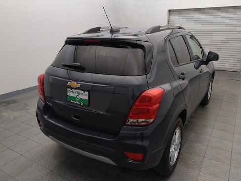 Used 2021 Chevrolet Trax LT w/ LT Convenience Package FWD image 7