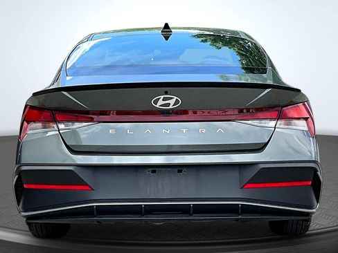 Used 2025 Hyundai Elantra Sport FWD image 6