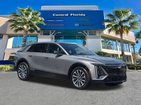 Used 2024 Cadillac Lyriq Sport RWD image 2