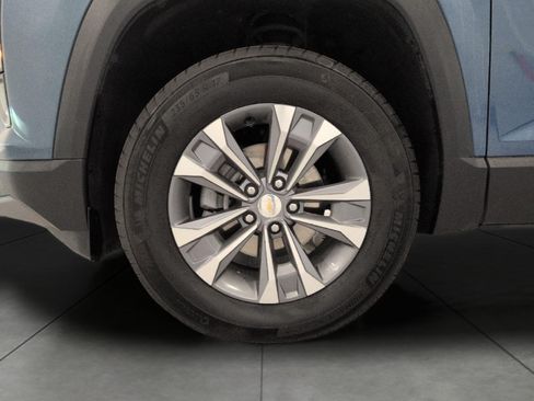 Used 2025 Chevrolet Equinox LT AWD/4WD image 3