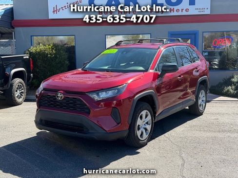 Used 2021 Toyota RAV4 LE image 1