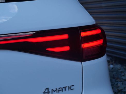 Used 2025 Mercedes-Benz EQB 300 4MATIC image 8