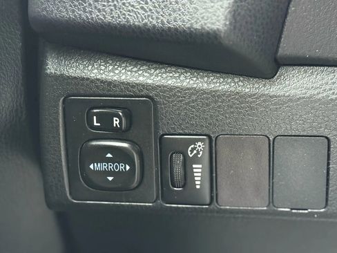 Used 2016 Toyota Corolla L image 29