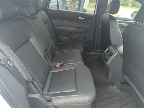 Certified 2021 Volkswagen Atlas Cross Sport SE FWD image 32