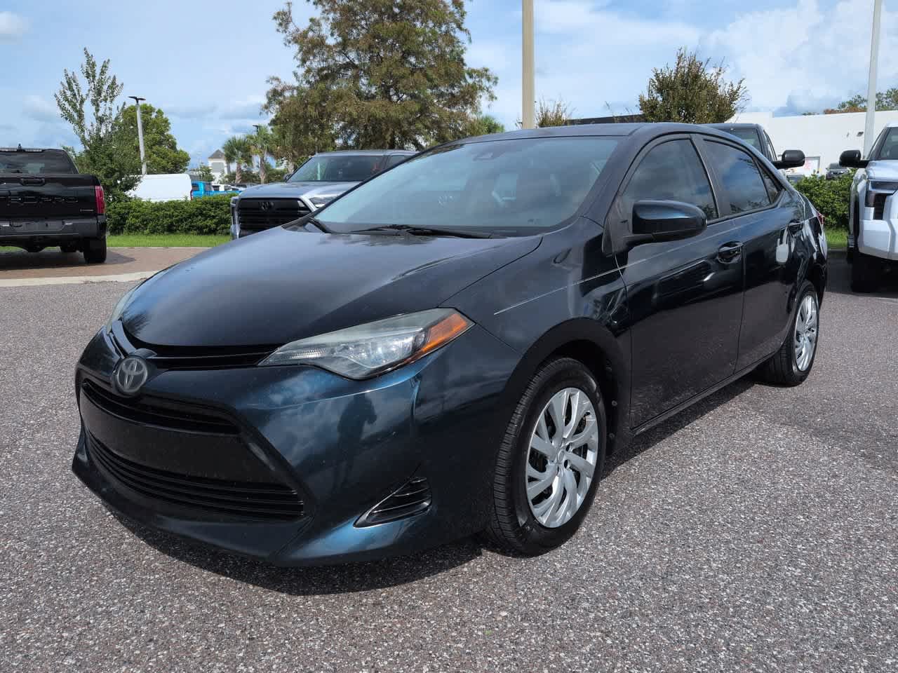 Used 2017 Toyota Corolla LE FWD image 2