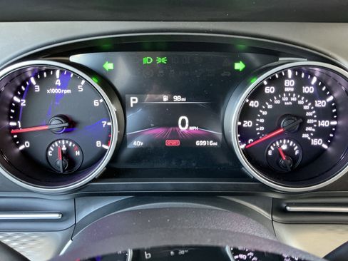 Used 2022 Kia Carnival LX image 8