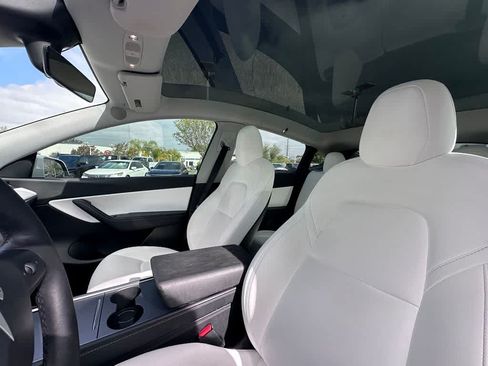 Used 2022 Tesla Model Y Long Range AWD/4WD image 7