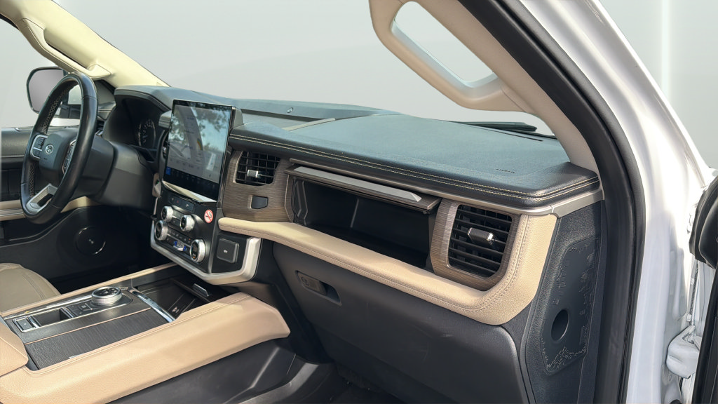 Used 2024 Ford Expedition Limited RWD image 30