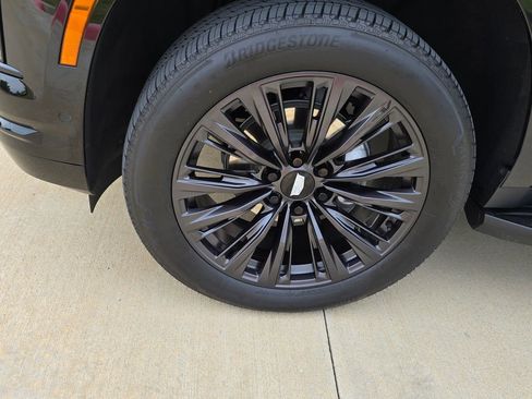 Used 2025 Cadillac Escalade ESV Sport w/ LPO, ONYX Package AWD/4WD image 9