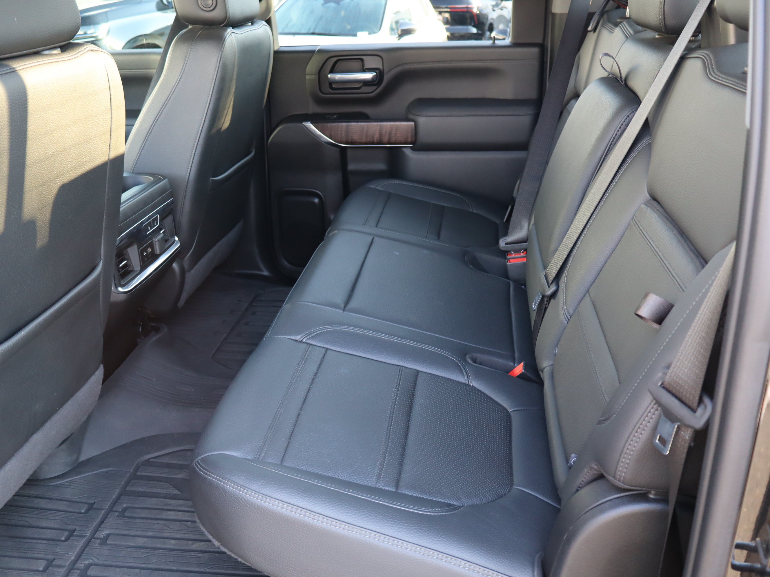 Used 2023 GMC Sierra 2500 Denali w/ Denali Black Diamond Edition AWD/4WD image 36